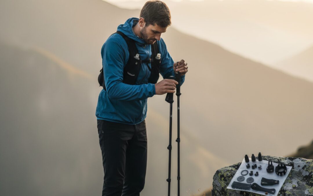 traileur avec ses accessoires de bâtons de trail